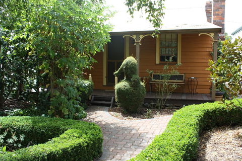 Westbury Gingerbread Cottages - Darwin Holiday 3