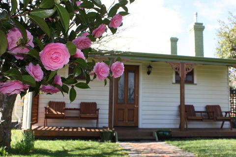 Westbury Gingerbread Cottages - Darwin Holiday 0