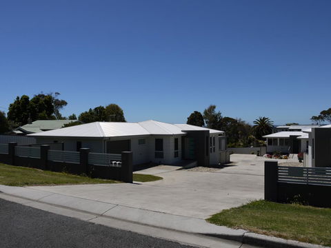 Westwood Villas - Bridport - Darwin Holiday 1