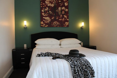 Whale Inn & Restaurant - Darwin Holiday 0