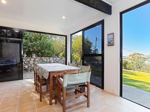 Whale Tales' 78 Lentara Street - FANTASTIC WATER VIEWS OVER FINGAL BEACH - Darwin Holiday 2