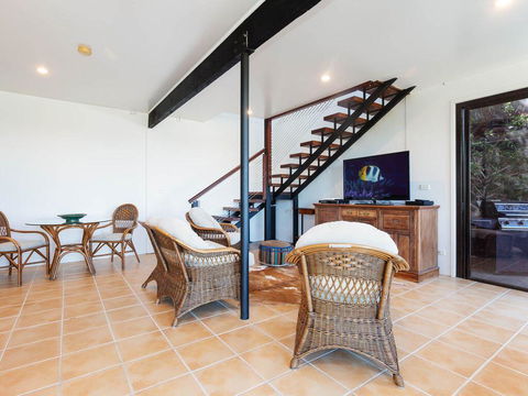 Whale Tales' 78 Lentara Street - FANTASTIC WATER VIEWS OVER FINGAL BEACH - Darwin Holiday 1