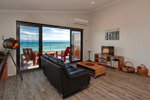 Whale Watcher 1 - Darwin Holiday 3