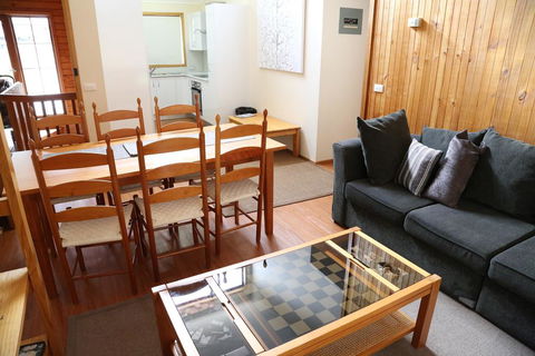 Whispering Pines 1 - Darwin Holiday 1