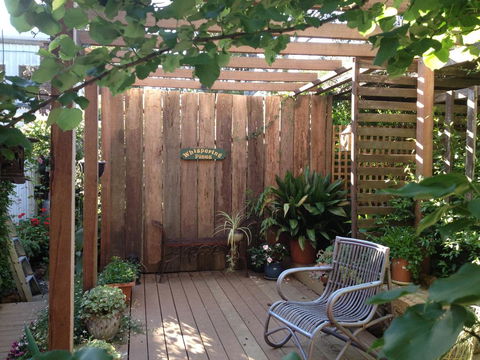 Whispering Pines Bed And Breakfast - Darwin Holiday 0