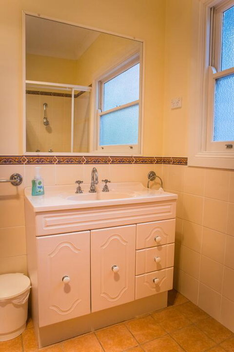 Whispering Pines Cottages - Darwin Holiday 3