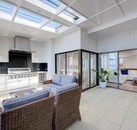 Whispering Sands' 10 Sandy Point Road - Luxury waterfront home with aircon WIFI  Foxtel - Darwin Holiday