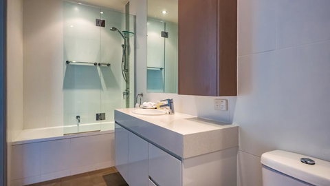 White Shells Luxury Apartments - Darwin Holiday 1