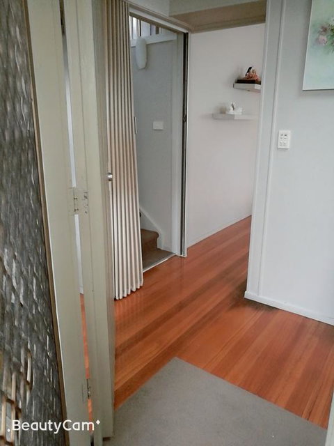 Whole Storey 2 Bedrooms+Kitchen+Living Room In Glen Waverley - Darwin Holiday 3