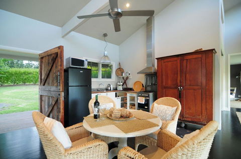 Willabrook Retreat - Mojo Cottage - Romantic Escape! - Darwin Holiday 3