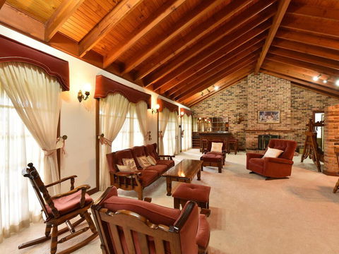 Wine Country Homestead 4-6br House - Darwin Holiday 1
