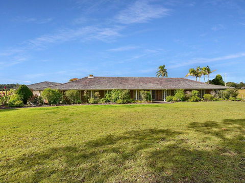 Wine Country Homestead 4-6br House - Darwin Holiday 0
