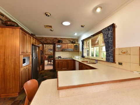Wine Country Homestead 4-6br House - Darwin Holiday 3