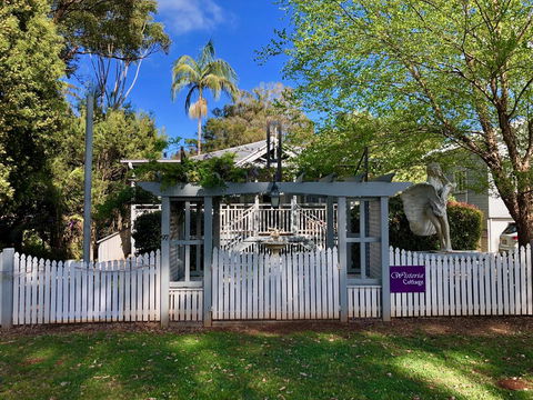 Wisteria Cottage 95 Main Western Road - Darwin Holiday 0