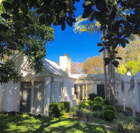Wisteria Cottage on the Lagoon/Beach - Darwin Holiday