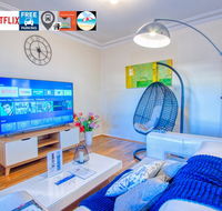 Wollongong station holiday house with Wi-Fi75 Inch TV NetflixParkingBeach