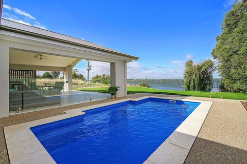 Woodbine Waters - Darwin Holiday 1