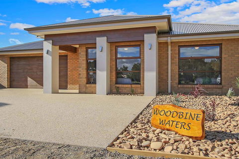 Woodbine Waters - Darwin Holiday 2