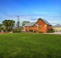 Woodend Old School House - Darwin Holiday