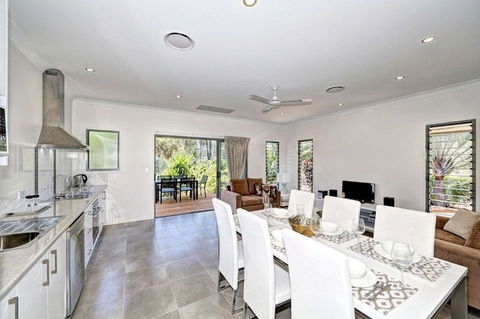 Woodgate Beach Houses - Darwin Holiday 2