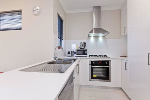 Woodlands - Home With A View - Darwin Holiday 3