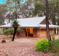 Woodstone Grass Tree Cottage - Darwin Holiday