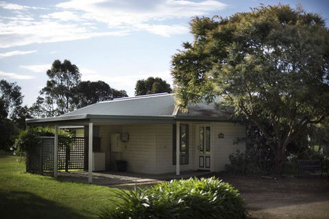 Woongara Cottage - Pet Friendly Country Retreat - Darwin Holiday 1