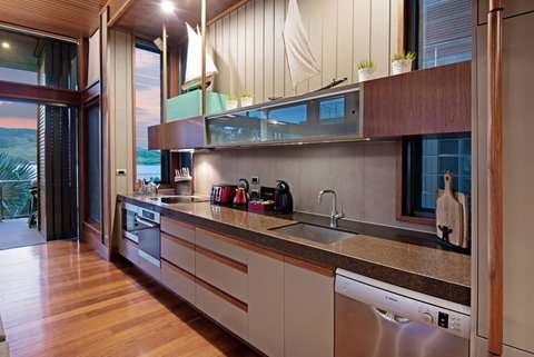 Yacht Club Villa 33 - Serenity - 4 Bedroom 4 Bathroom House Ocean Views 2 Buggies - Darwin Holiday 1