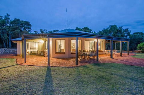 Yallingup Pet Friendly Bush Retreat - Darwin Holiday 0