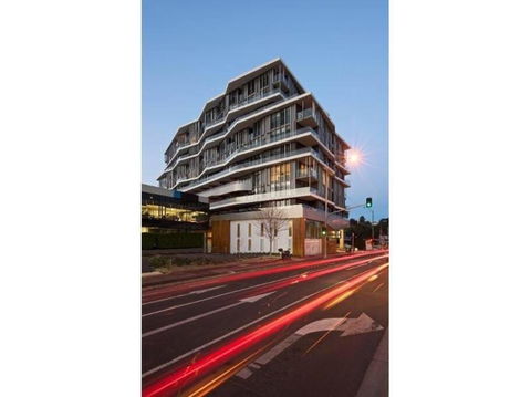 Yarra River Luxury 1BD Apartment - Darwin Holiday 2