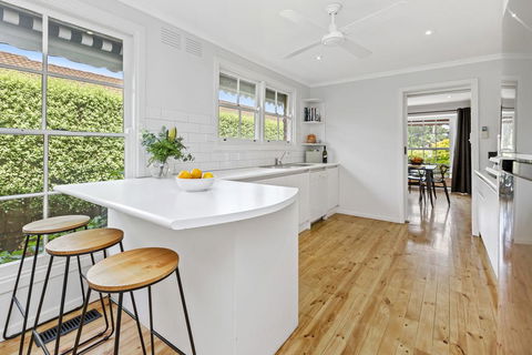 YIN-YANG - MOUNT ELIZA - Darwin Holiday 2