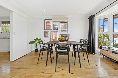 YIN-YANG - MOUNT ELIZA - Darwin Holiday 0