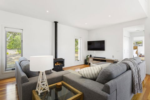 YOU, ME AND THE SEA - BLAIRGOWRIE - Darwin Holiday 1