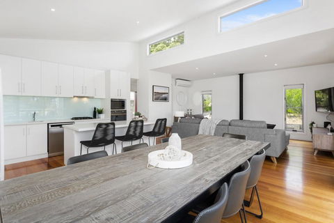 YOU, ME AND THE SEA - BLAIRGOWRIE - Darwin Holiday 0