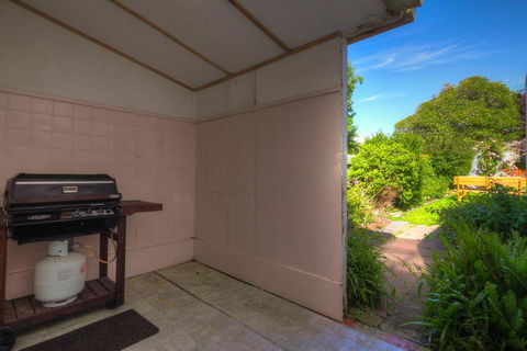 Young's Cottage - Circa: 1861 - Darwin Holiday 1