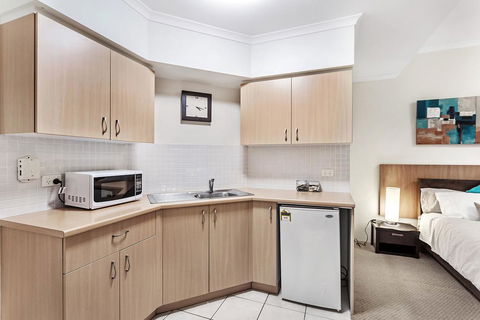 Zenith Studio, Unit 3/10 Messines Street - Darwin Holiday 1