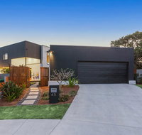 Ziba on Collins - Darwin Holiday