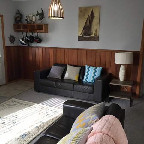 Rose Cottage Sisters Beach Accommodation - Darwin Holiday 3