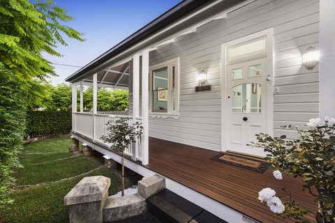 Tara-Lee - Darwin Holiday 0