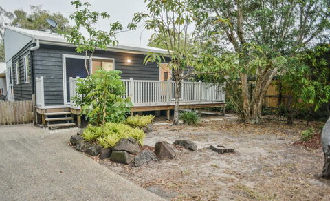 Currimundi Beach House - 1min To Currimundi Lake & Beach - Darwin Holiday 0