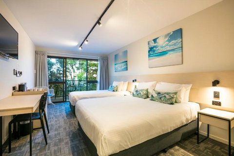 Nightcap At Kawana Waters Hotel - Darwin Holiday 0