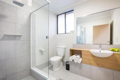 Nightcap At Kawana Waters Hotel - Darwin Holiday 1