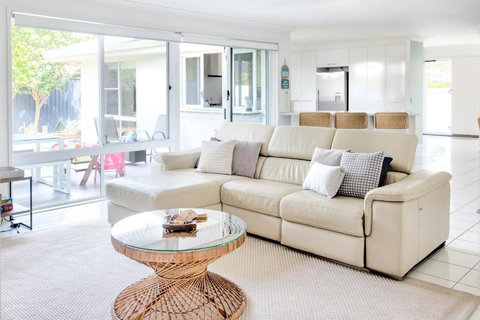 Relax At Bokarina Beach House Walk To Beach Relax By The Pool - Darwin Holiday 0