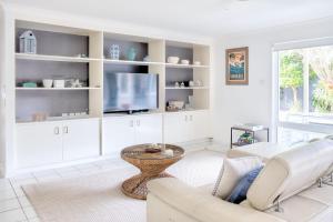 Relax At Bokarina Beach House Walk To Beach Relax By The Pool - Darwin Holiday 6