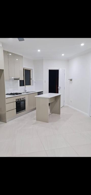 2 Bedroom Modern Home At 61A Glenn St Dean Park NSW - Darwin Holiday 4