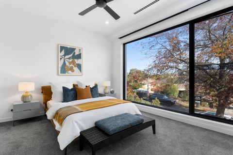 5 Ensuite Luxury Holiday House Balwyn North - Darwin Holiday 2