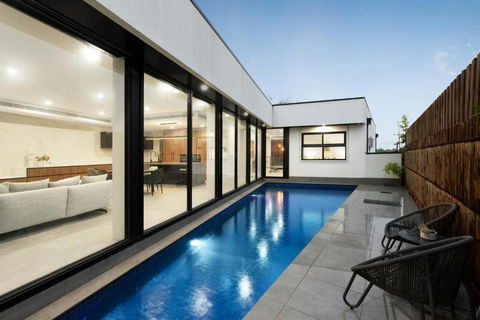 5 Ensuite Luxury Holiday House Balwyn North - Darwin Holiday 1