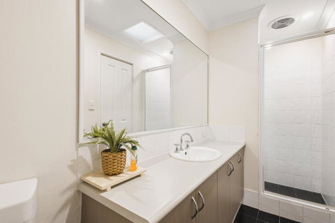 3-Bedroom Kinross Beachside Abode - Darwin Holiday 2