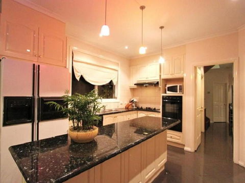 Abbotsford Private Rooms & Pods - 15 Charles Homestay - Darwin Holiday 3