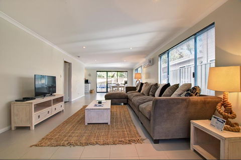 A Little Luxury In Town - Darwin Holiday 3
